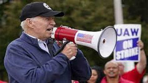 Biden urges striking auto workers to “stick with it” in picket line visit unparalleled in history